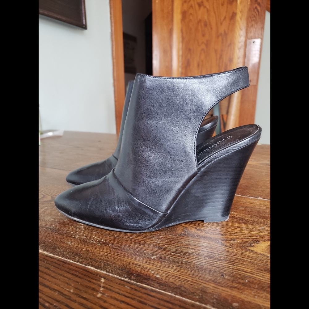 BCBG Edalynn Wedges